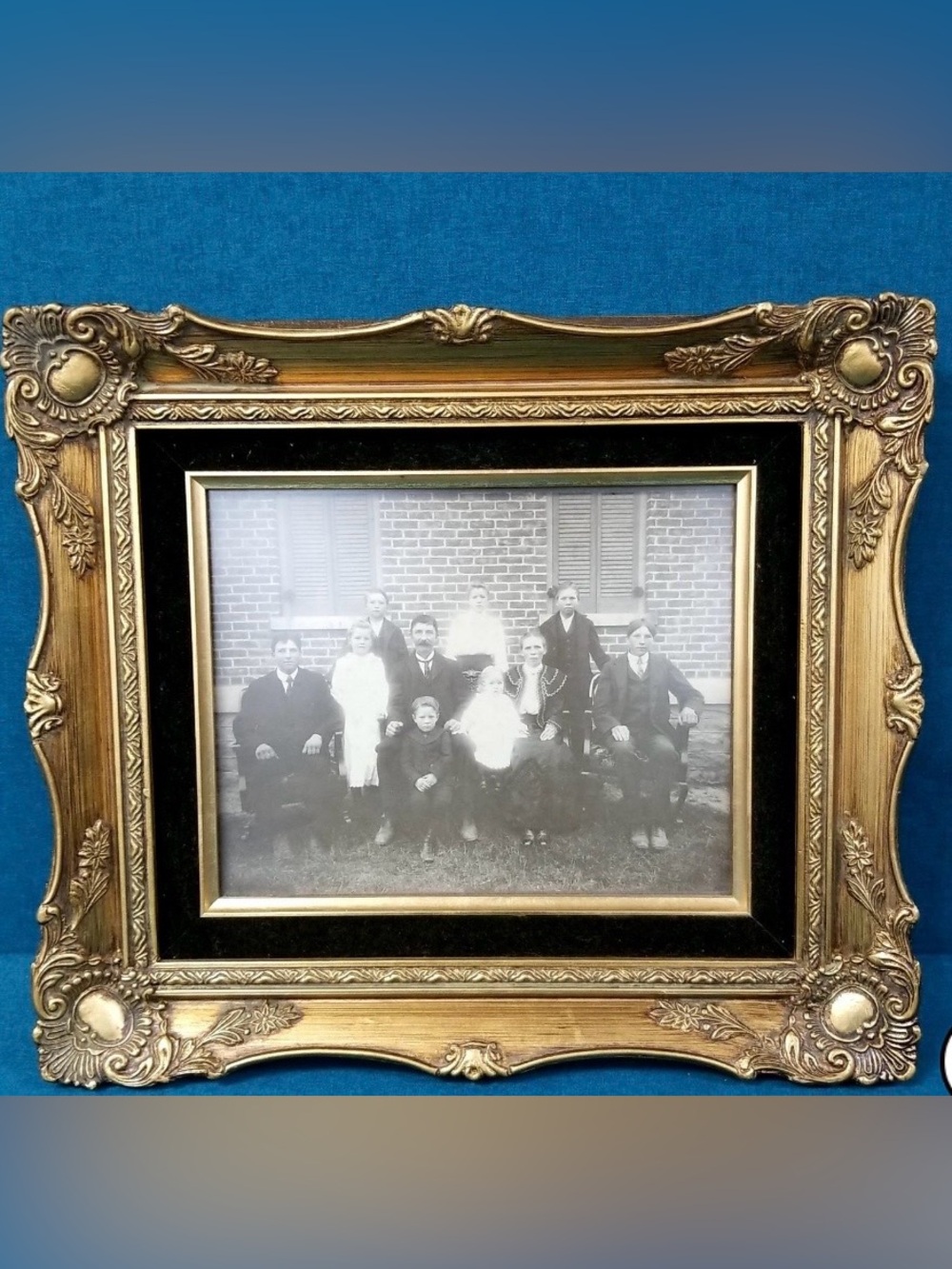 15.5"' × 13.5" Gold Rococo Wood Frame w/ Antique B+W Family Photo & Hanger